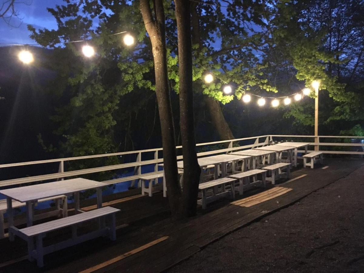 Una Kamp Hotel Bosanska Krupa Buitenkant foto