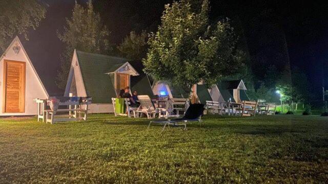 Una Kamp Hotel Bosanska Krupa Buitenkant foto