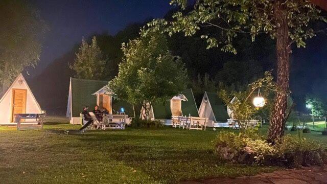 Una Kamp Hotel Bosanska Krupa Buitenkant foto