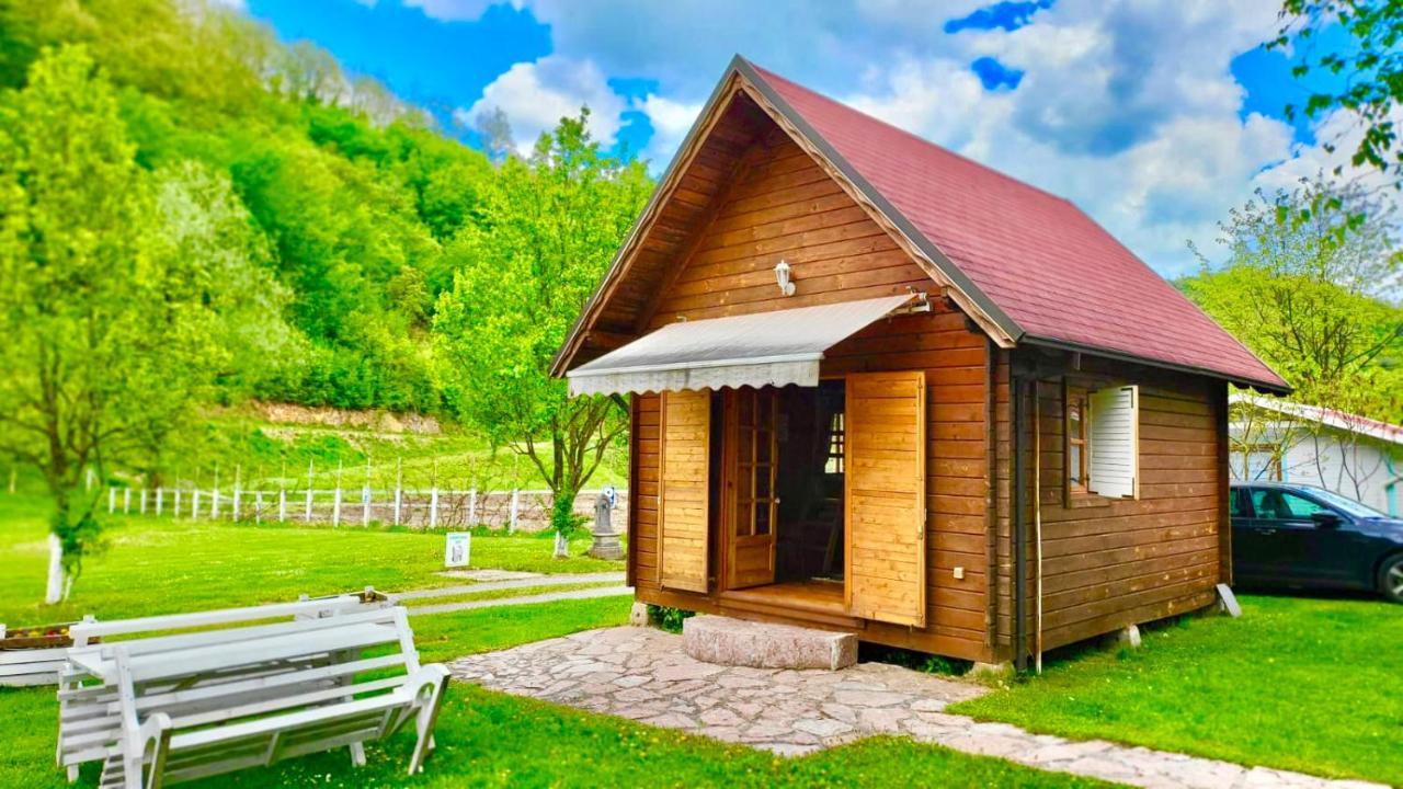 Una Kamp Hotel Bosanska Krupa Buitenkant foto