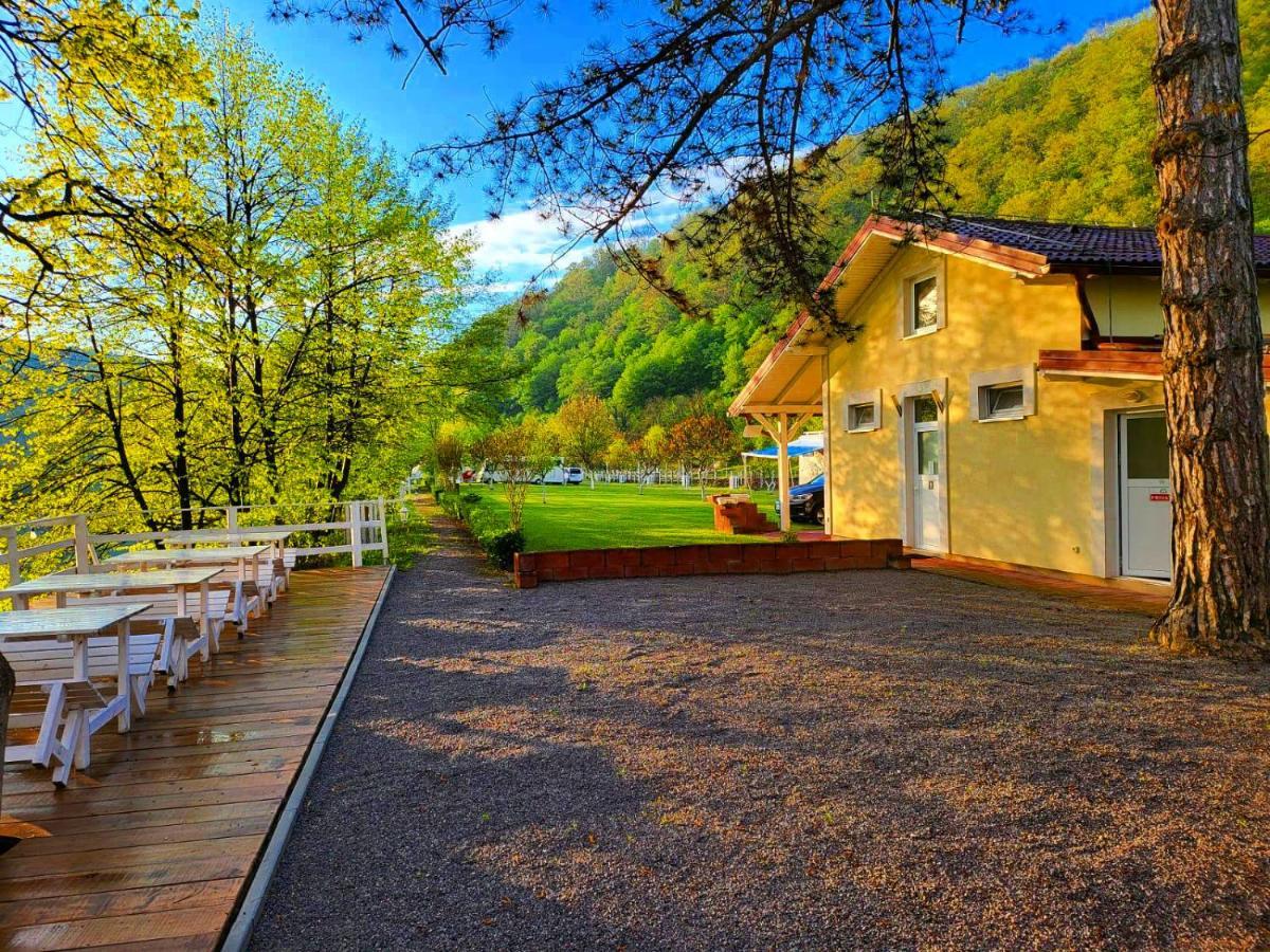 Una Kamp Hotel Bosanska Krupa Buitenkant foto