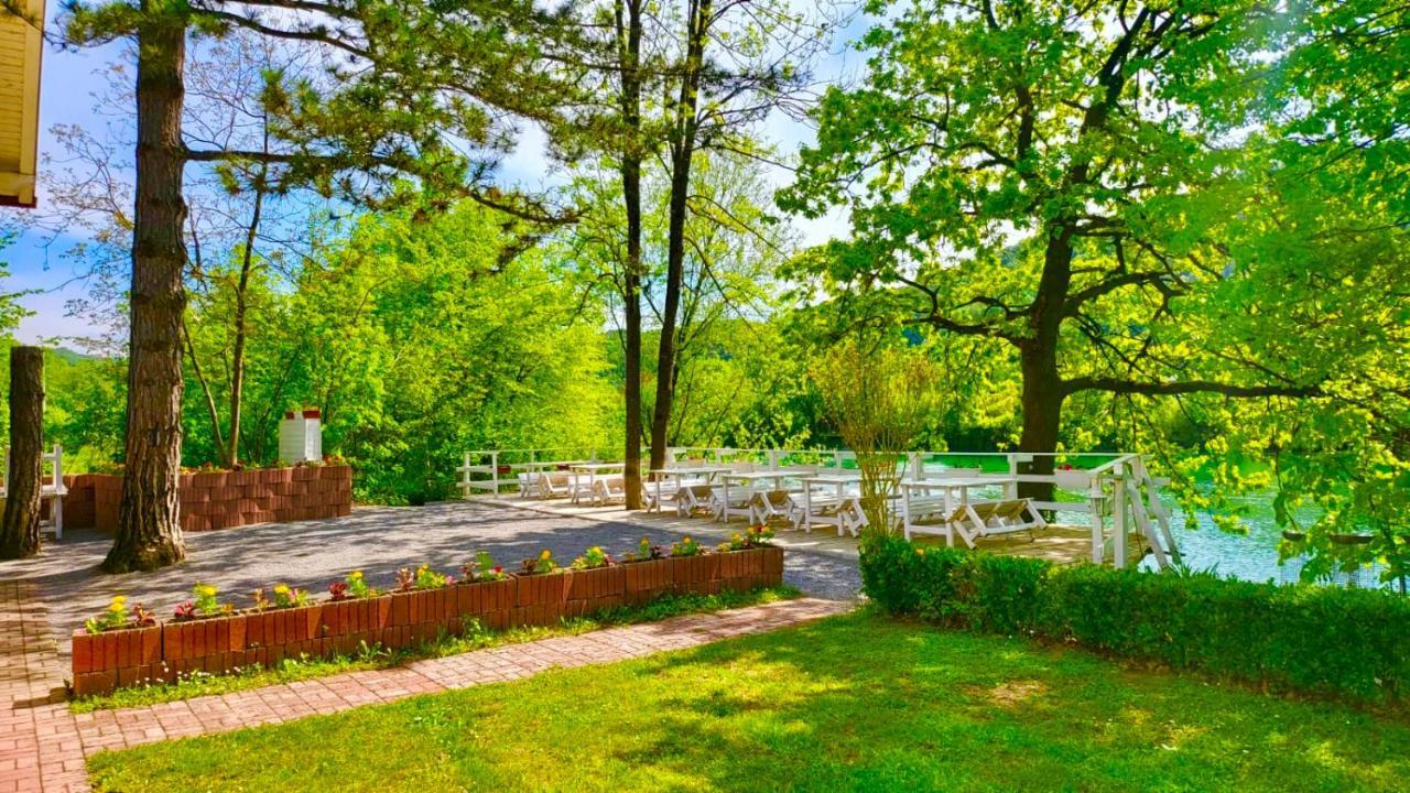 Una Kamp Hotel Bosanska Krupa Buitenkant foto
