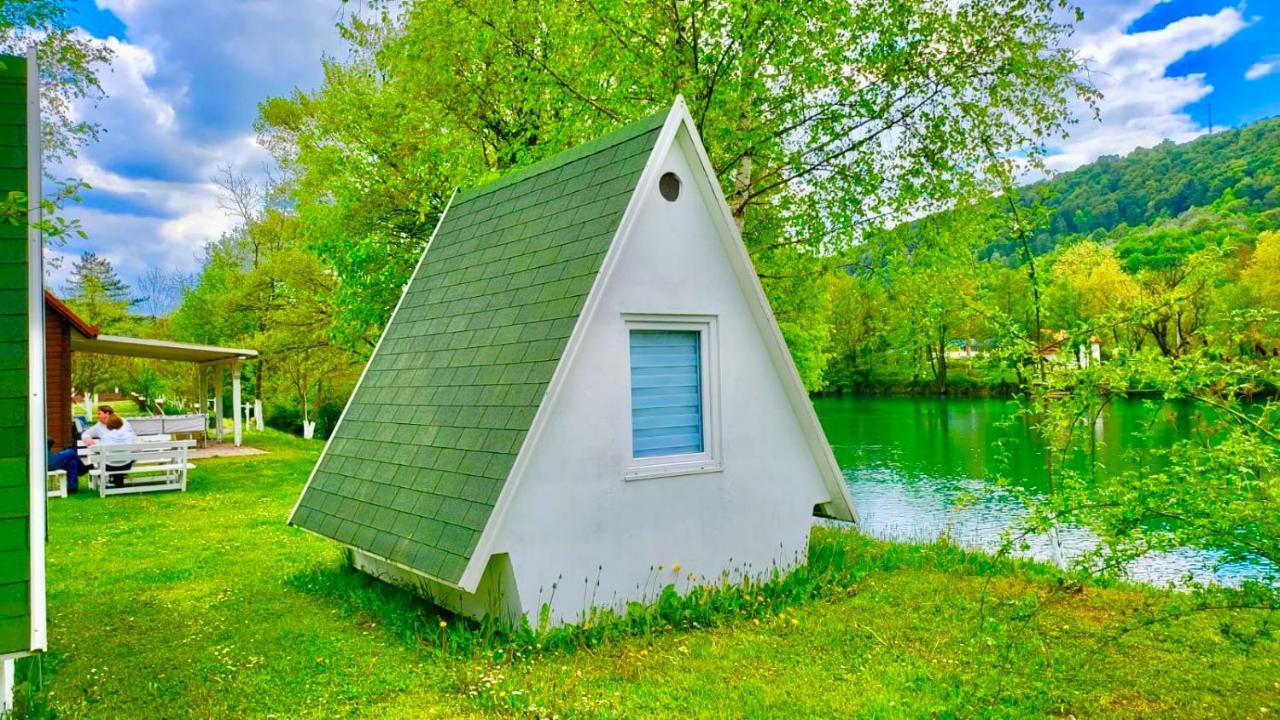 Una Kamp Hotel Bosanska Krupa Buitenkant foto