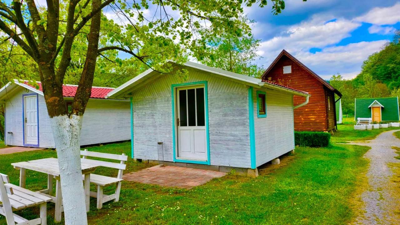 Una Kamp Hotel Bosanska Krupa Buitenkant foto