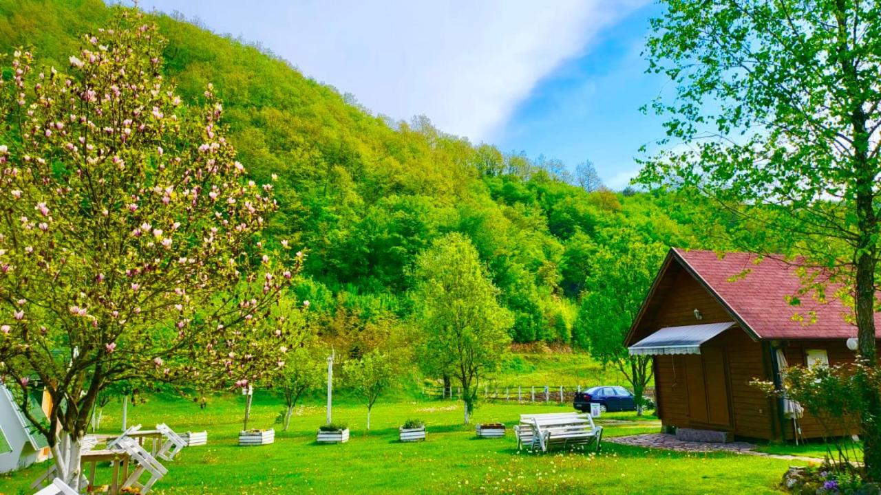 Una Kamp Hotel Bosanska Krupa Buitenkant foto